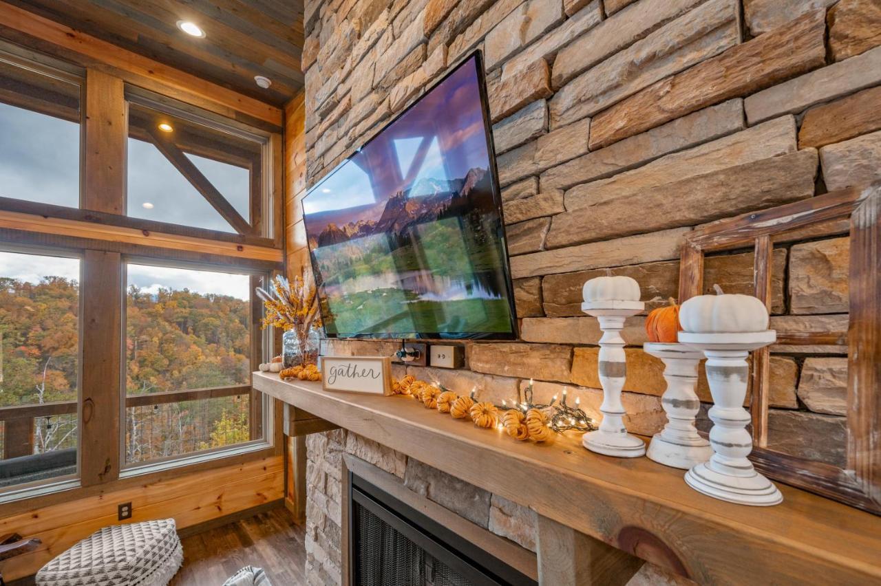 The Overlook - '21 Cabin - Gorgeous Unobstructed Views - Fire Pit Table - Gamerm - Hottub - Xbox - Lots Of Bears Gatlinburg Dış mekan fotoğraf