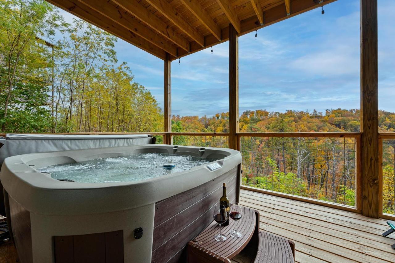 The Overlook - '21 Cabin - Gorgeous Unobstructed Views - Fire Pit Table - Gamerm - Hottub - Xbox - Lots Of Bears Gatlinburg Dış mekan fotoğraf