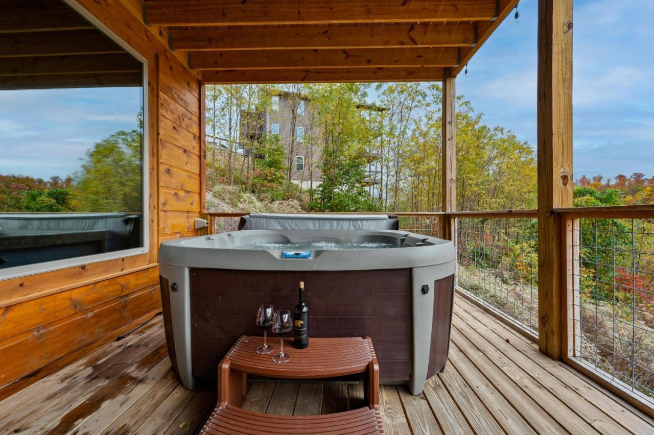 The Overlook - '21 Cabin - Gorgeous Unobstructed Views - Fire Pit Table - Gamerm - Hottub - Xbox - Lots Of Bears Gatlinburg Dış mekan fotoğraf