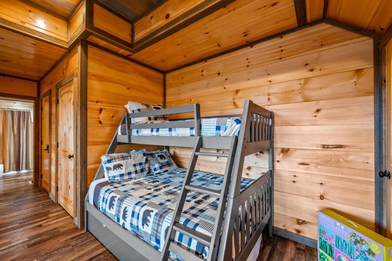 The Overlook - '21 Cabin - Gorgeous Unobstructed Views - Fire Pit Table - Gamerm - Hottub - Xbox - Lots Of Bears Gatlinburg Dış mekan fotoğraf