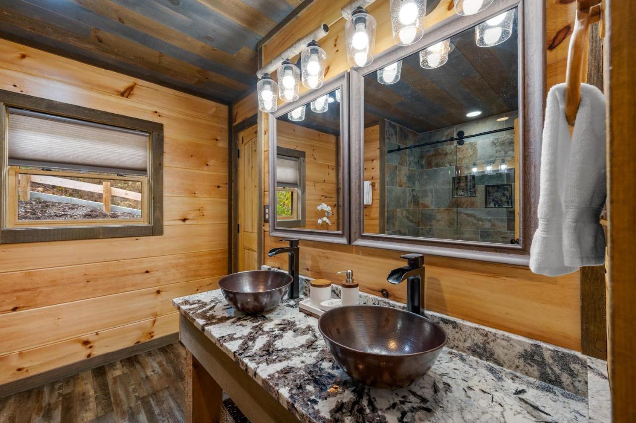 The Overlook - '21 Cabin - Gorgeous Unobstructed Views - Fire Pit Table - Gamerm - Hottub - Xbox - Lots Of Bears Gatlinburg Dış mekan fotoğraf