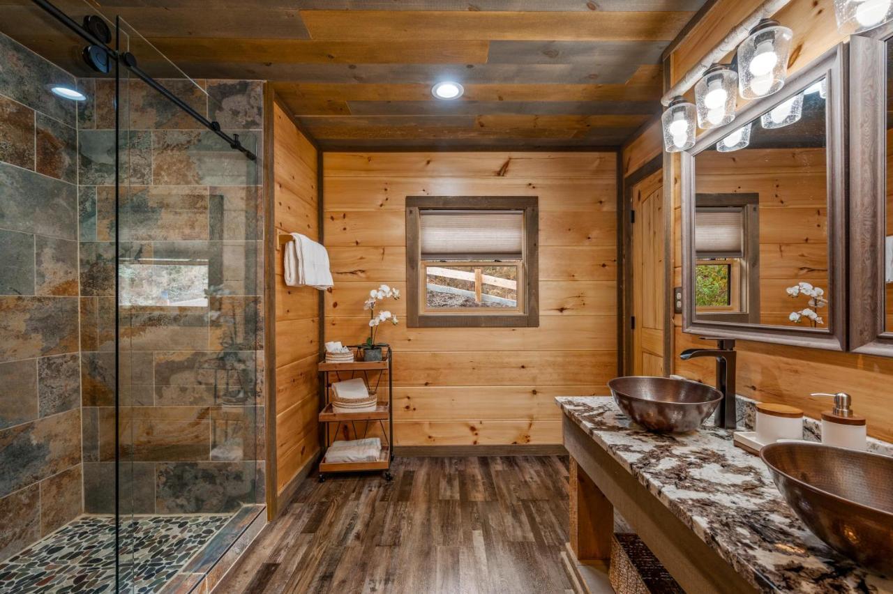 The Overlook - '21 Cabin - Gorgeous Unobstructed Views - Fire Pit Table - Gamerm - Hottub - Xbox - Lots Of Bears Gatlinburg Dış mekan fotoğraf